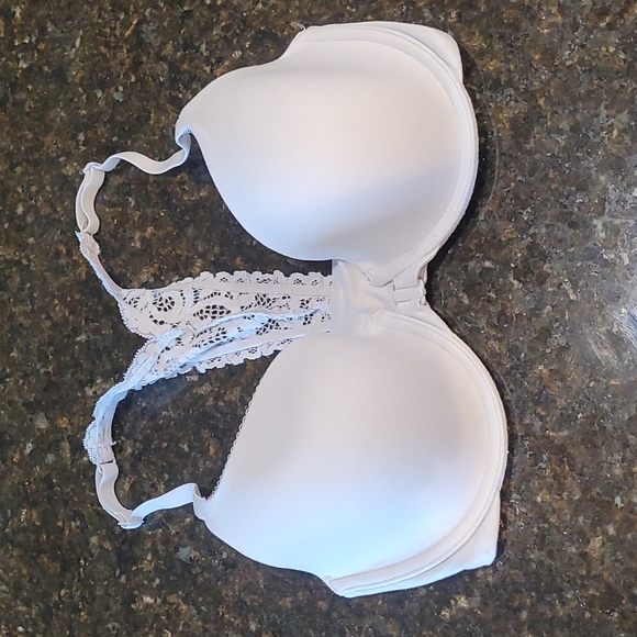 Body by Victoria Front closure ligth blue cross back size 32 DD lined Demi.